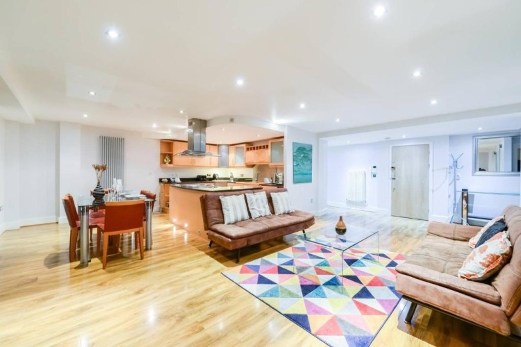Deluxe Apartment