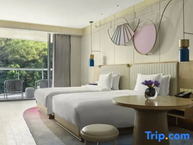 Standard Twin room with garden view
