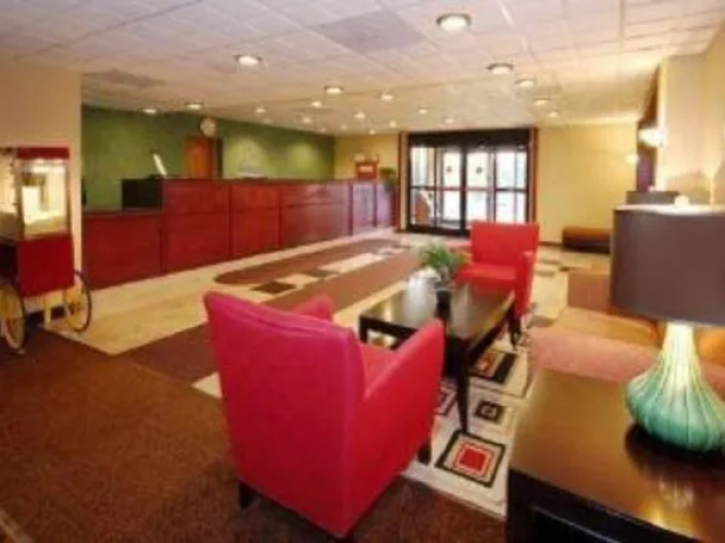 Comfort Inn & Suites Fall River