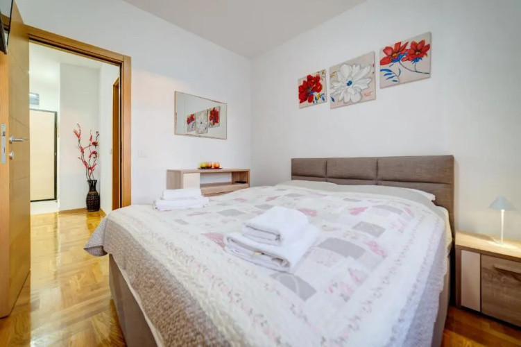 Apartment 008
