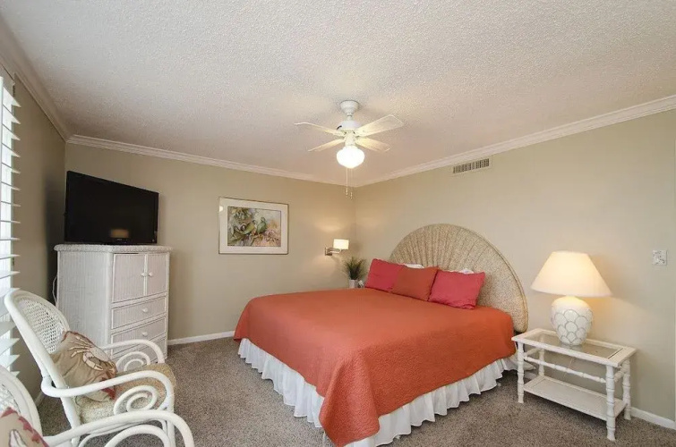 Shoreline 3111 Condo by RedAwning