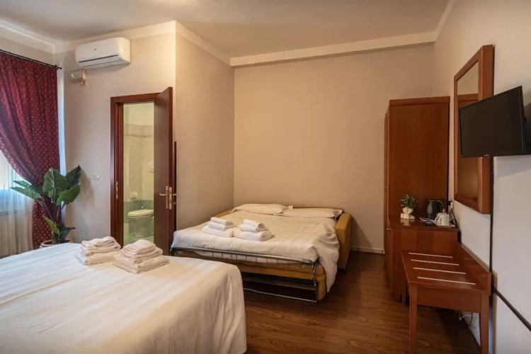 Classic Quadruple room