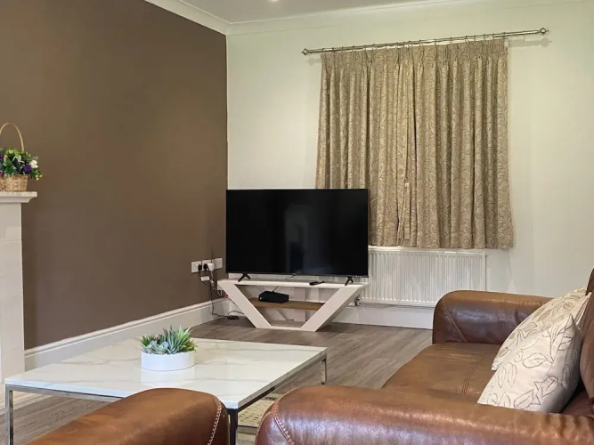 The Comfortable Crew & Family Home