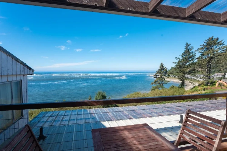 Standard Quadruple room with balcony and with bay view