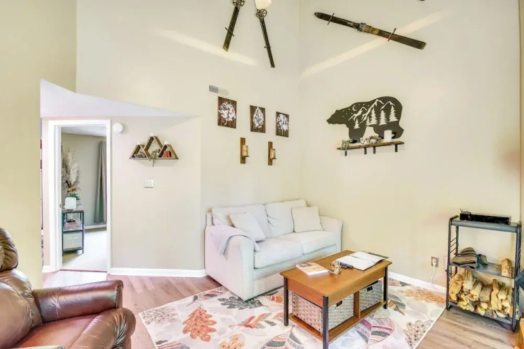 Second-floor Condo w/ Community Pool Access!