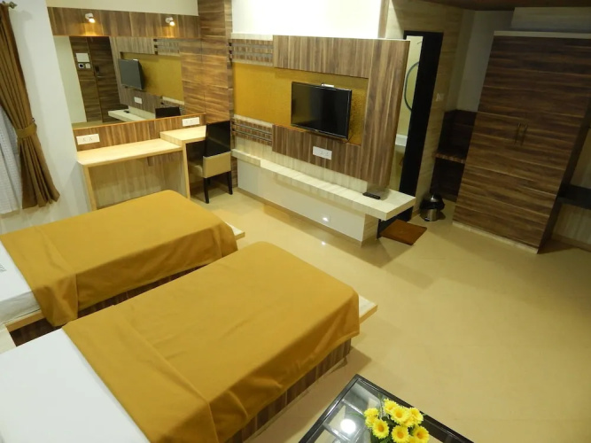 Hotel Aadhi