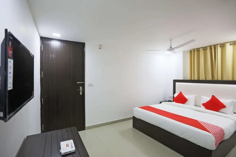Gour White House by OYO Rooms
