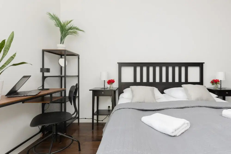 Bright Warsaw Apartment by Renters