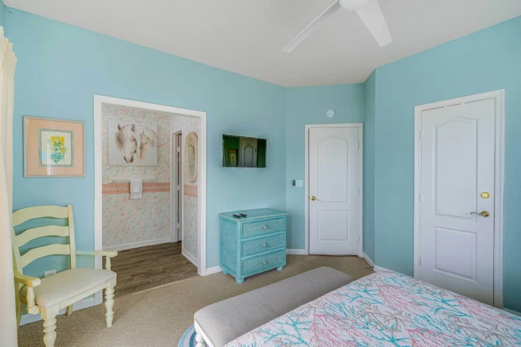 Grand Seaside Escape w/ Direct Beach Access!