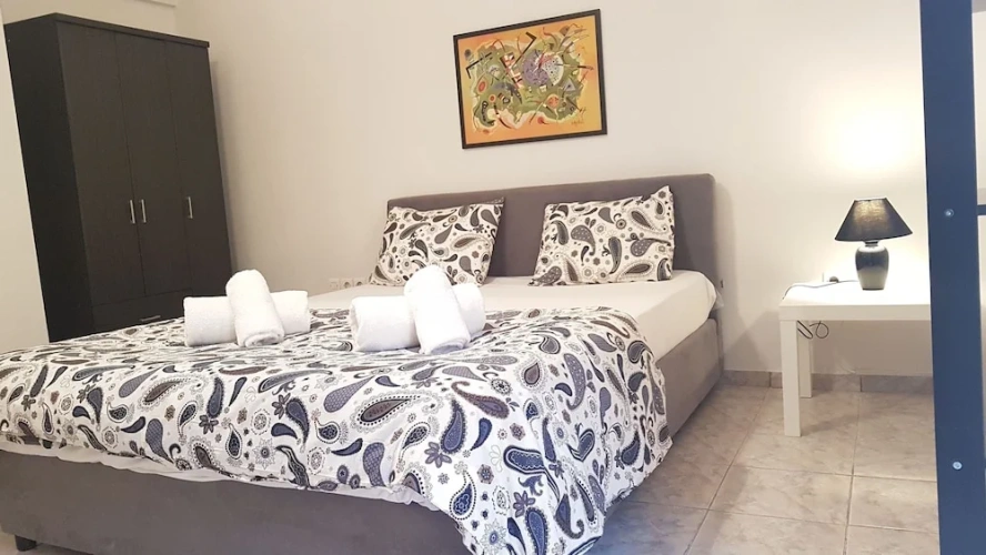6 Bedrooms Bed in Dorm