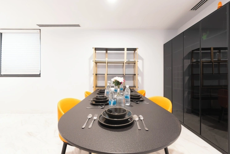 3 Bedrooms Apartment
