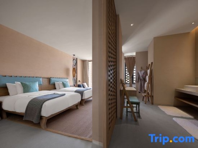 Standard Twin room with view