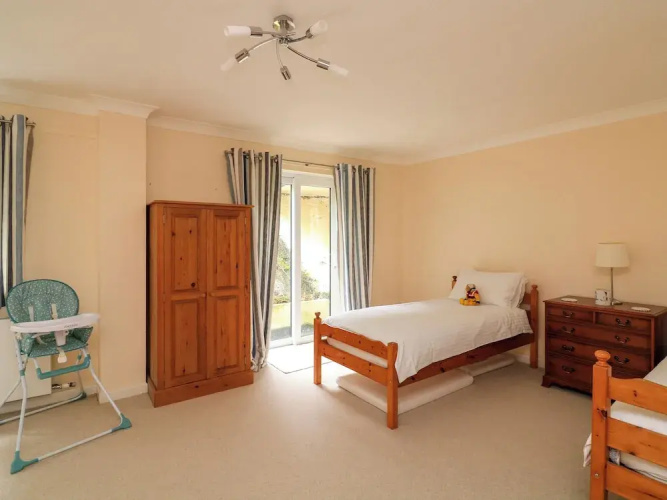3 Hamstone Court
