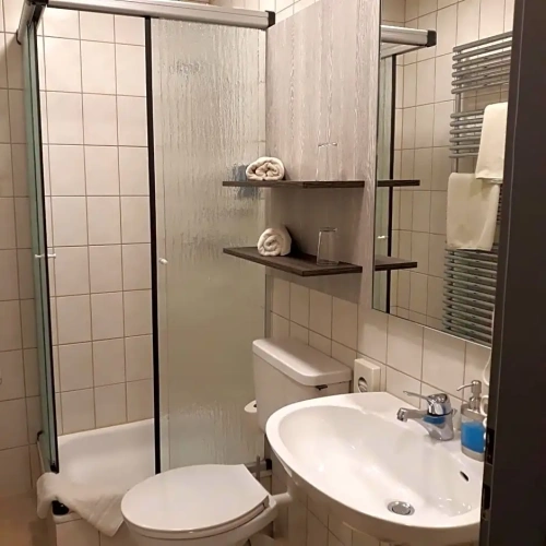 Economy room