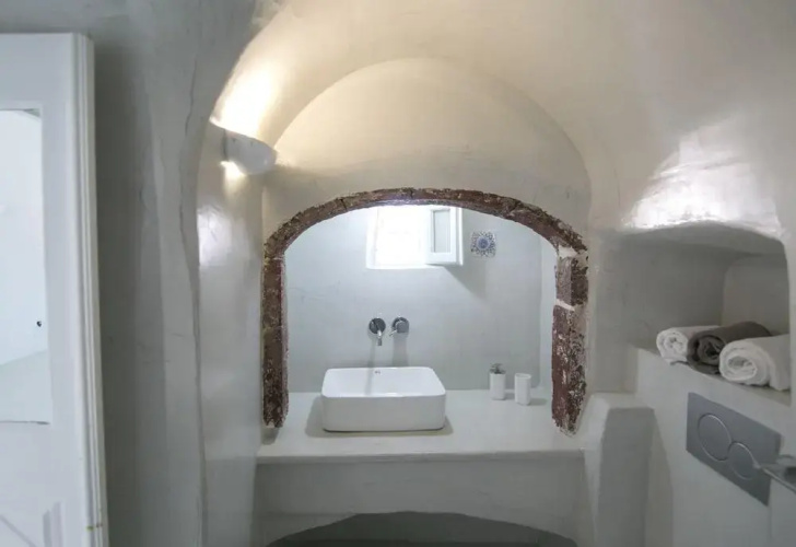 Morfi Cave House