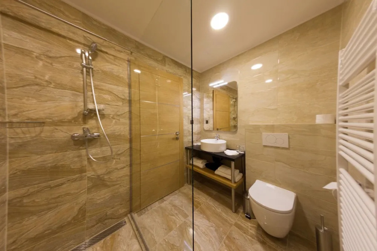 AZZA Hotel & Restaurant