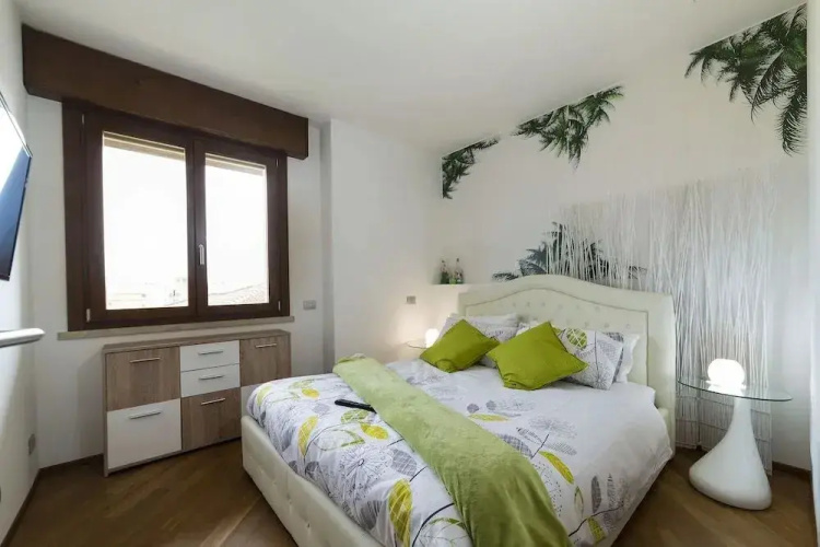 Eden Island Bed  Breakfast