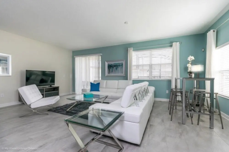 5 Bedroom Town Townhouse