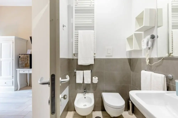 Superior Double Basement room
