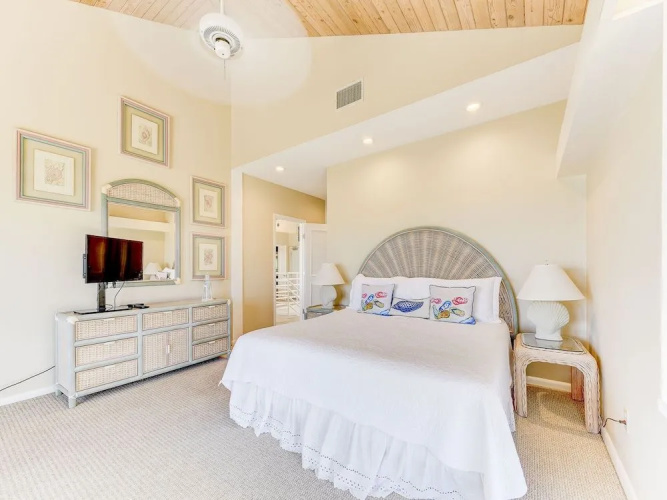 Ocean Pearl by Distinctive Beach Rentals
