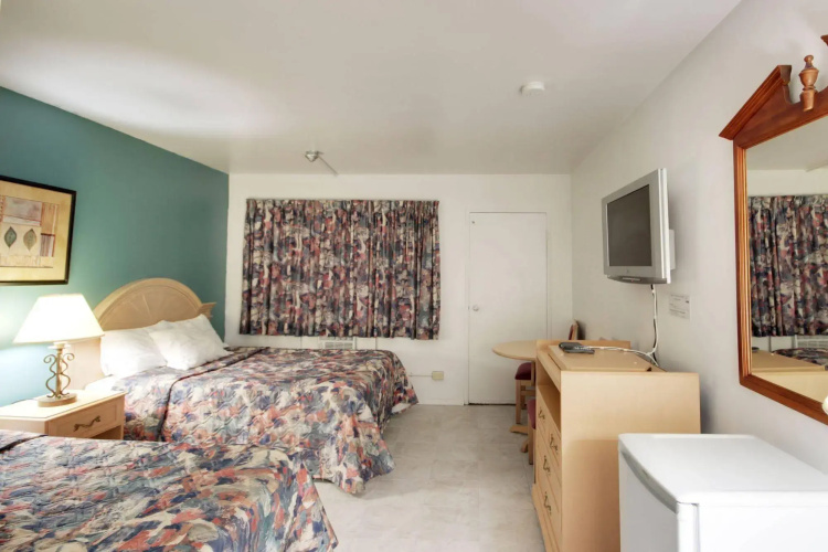 6267 Persepolis Inn