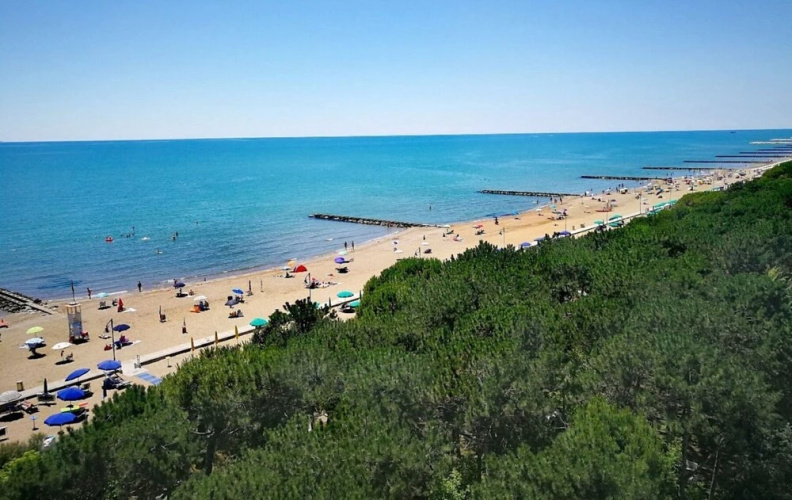 Beachfront Flat With a Stunning Terrace