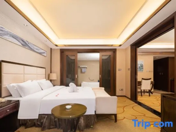 Deluxe Double Suite with balcony