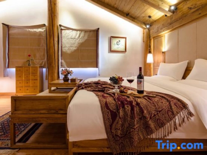 Luxury Family Suite with courtyard view