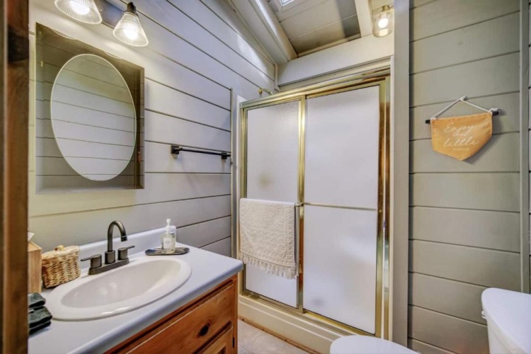 4 Bedrooms Cottage