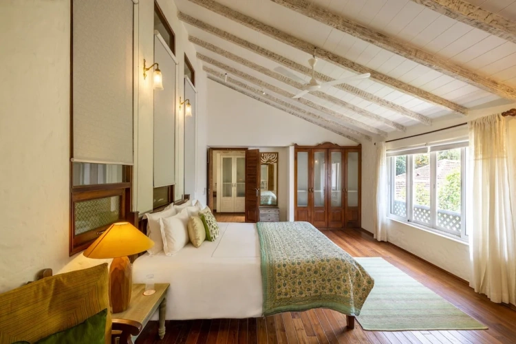 5 Bedrooms Villa