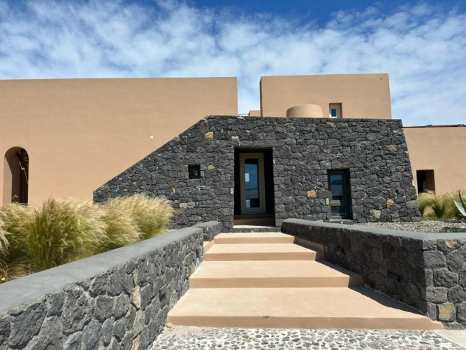 2 Bedrooms Villa