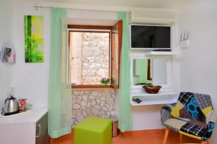 Apartments & Rooms As