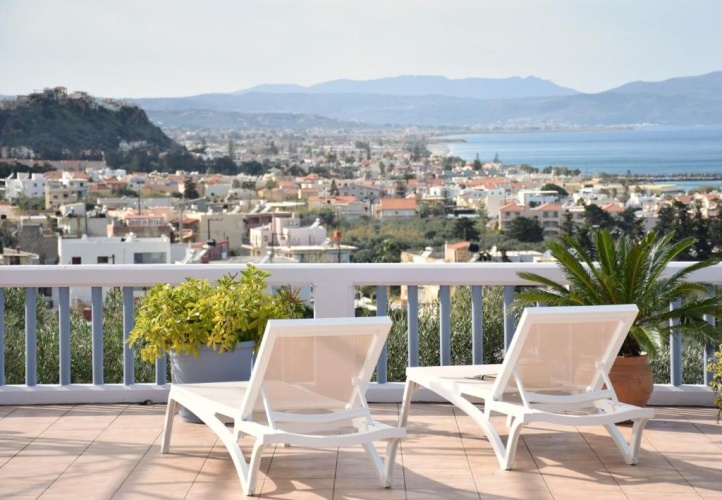 2 Bedrooms Villa