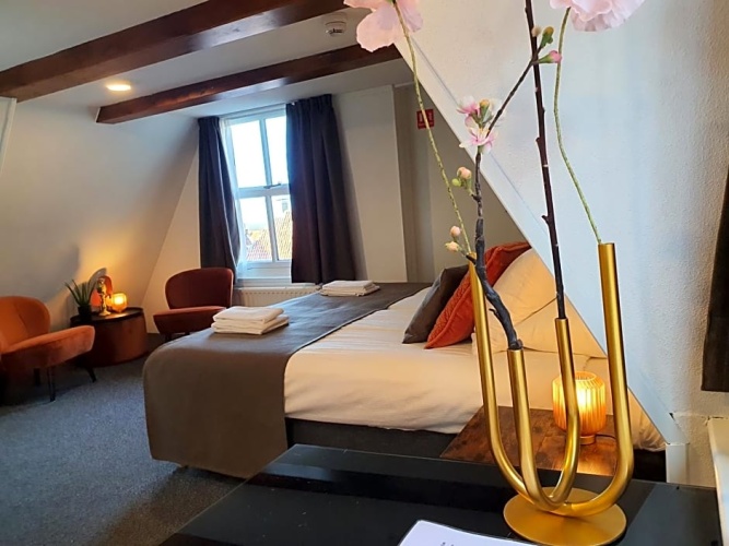 Standard Quadruple room with view