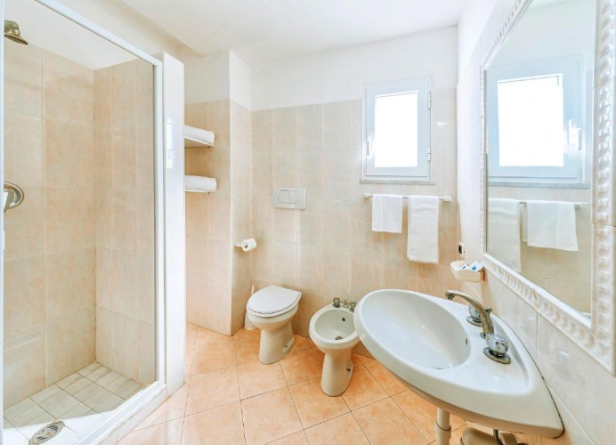 Standard Triple room with sea view