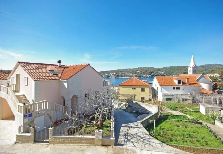2 Bedrooms Apartment with sea view
