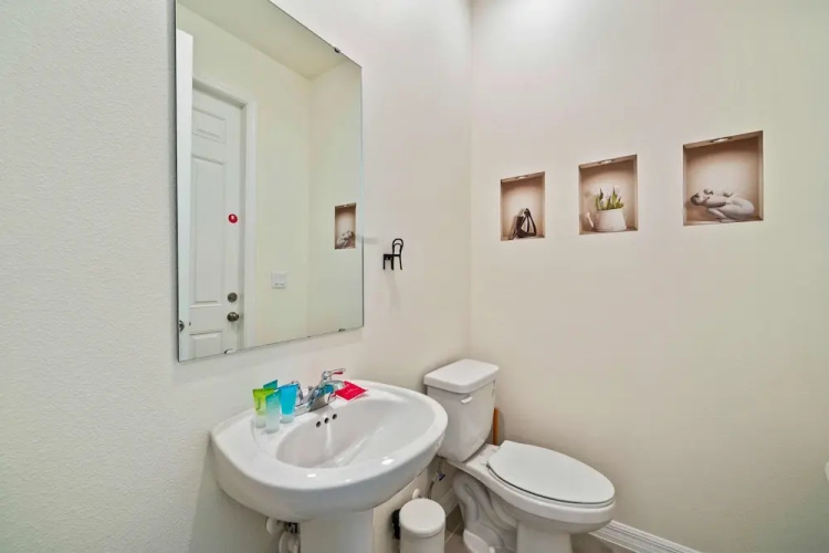 1640 Tropical Palms Circle