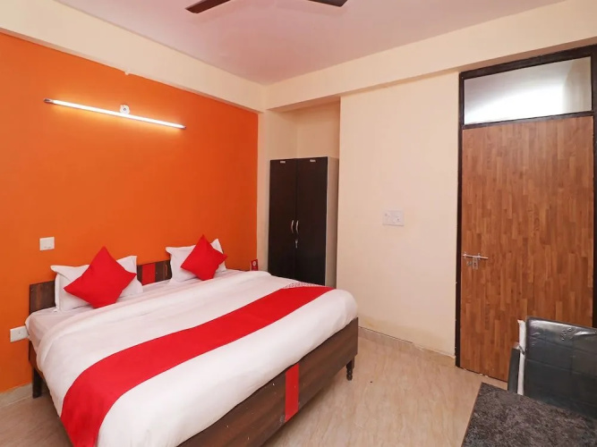 OYO 28366 Ram & Sons Residency