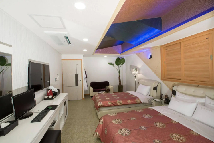 MJ Hotel