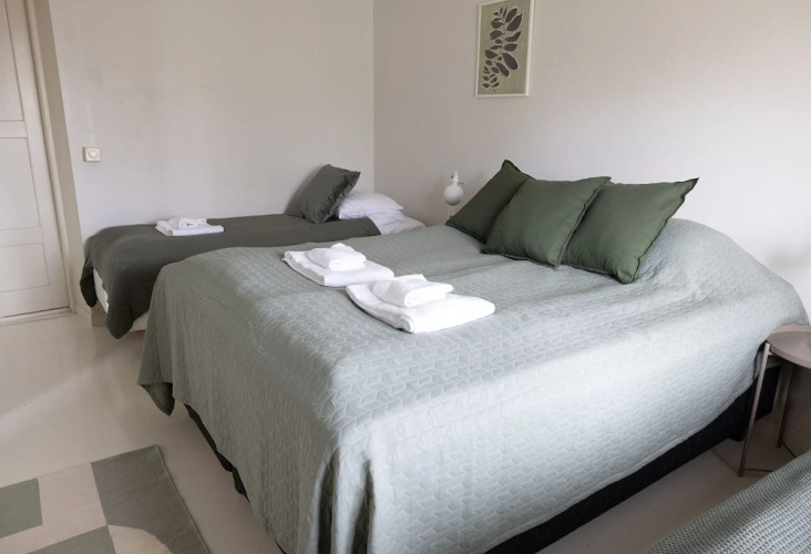 2ndhomes Cozy 2BR Home w Balcony & Sauna