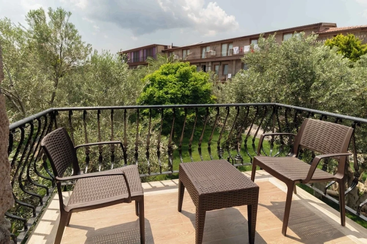 Standard Triple room with balcony