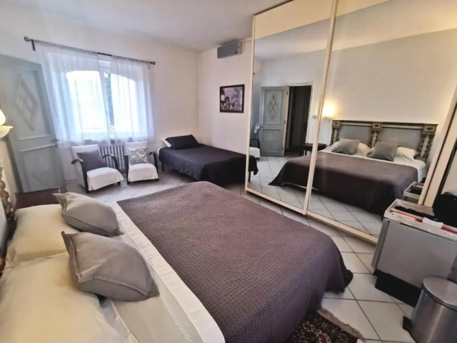 Standard Triple room
