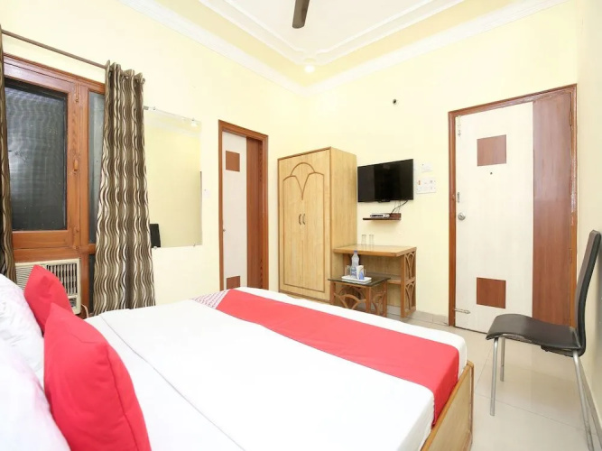 OYO 15667 Hotel Anand