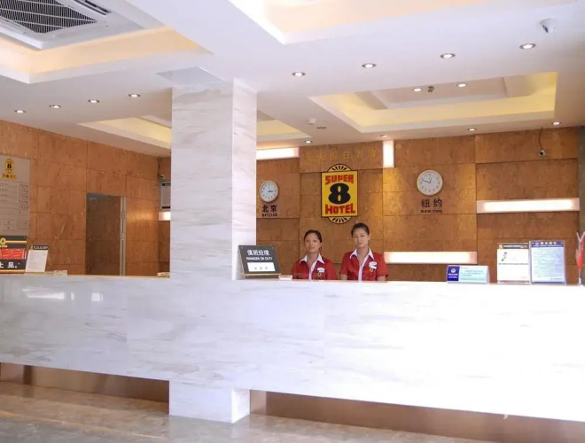 Super 8 Hotel