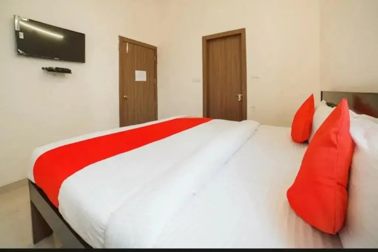 Hotel Arrow 19 by OYO Rooms