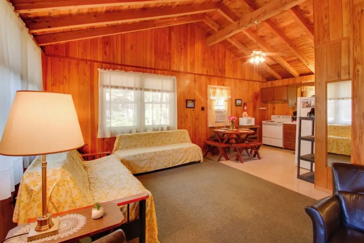 'the Birches' Raymond Getaway w/ Beach & Boat Dock