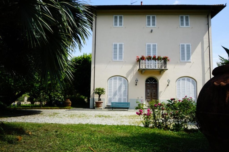 3 Bedrooms Apartment