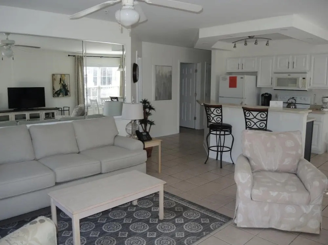 2301m 1 Bedroom Condo by RedAwning