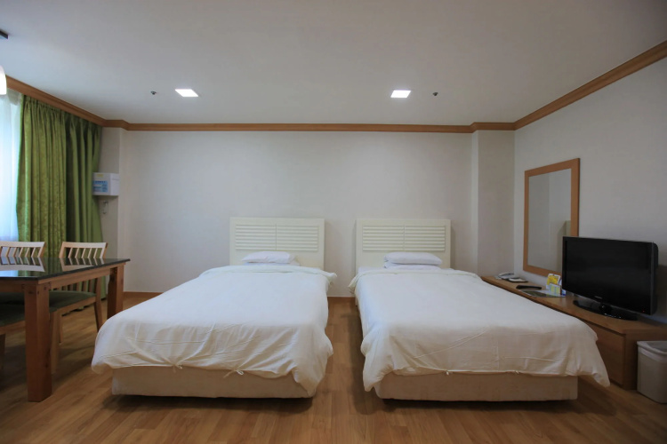Mona Yongpyong Tower Condominium