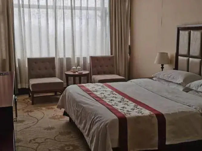 Runhua Junyue Hotel